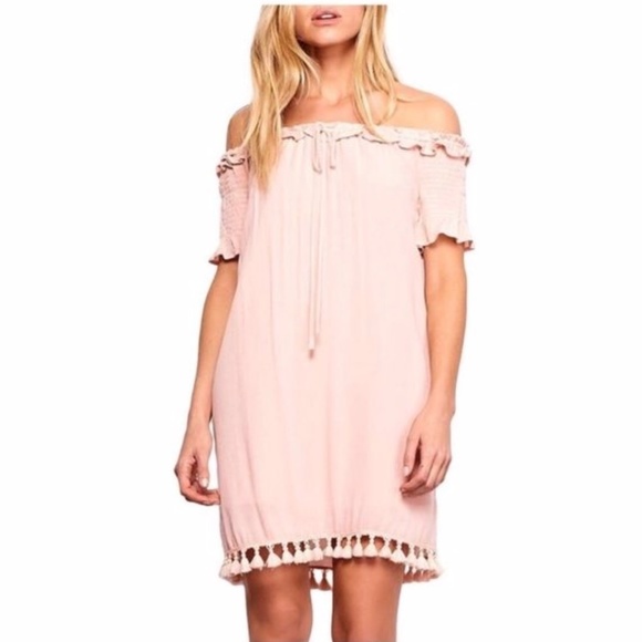 Jack by BB Dakota Dresses & Skirts - NWOT Jack BB Dakota Carnes Crinkle Off Shoulder